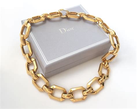 christian dior gold necklace.